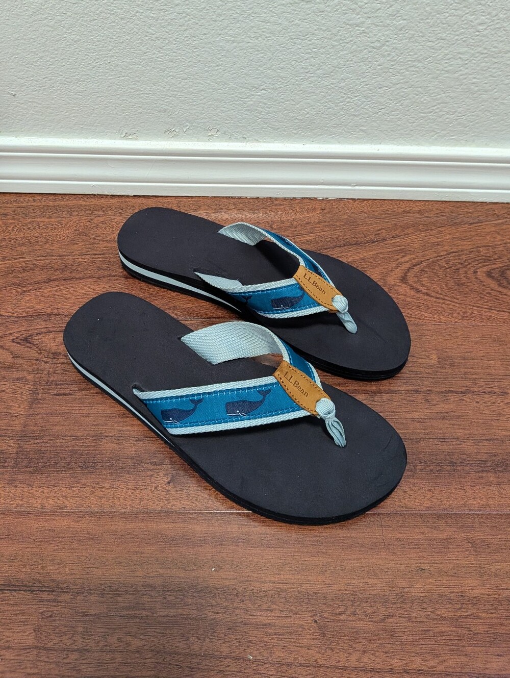 L.L.Bean Women's flip-flops featuring a whale-patterned strap  Size 9
